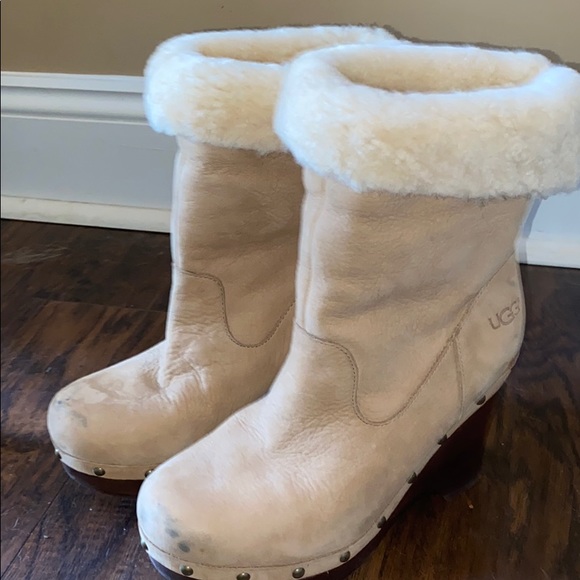 UGG Heeled boots only worn a few times - Picture 2 of 6